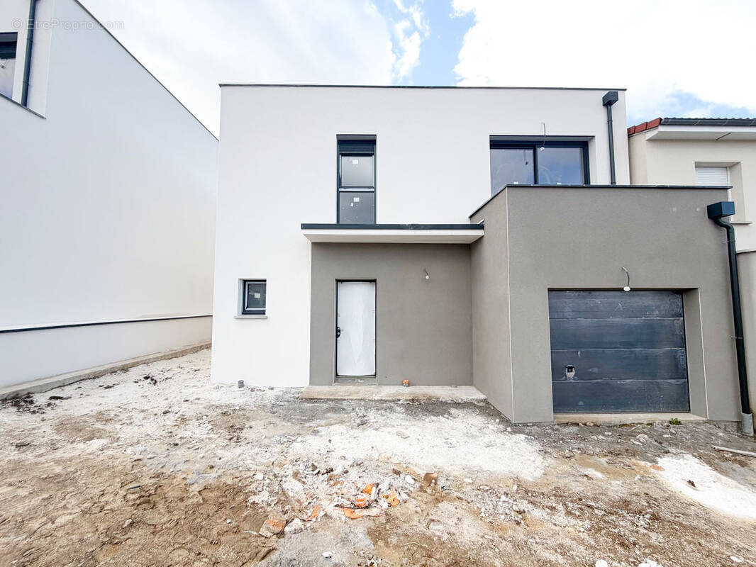 Maison à VIC-LE-COMTE