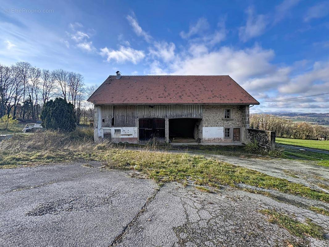 Maison à LA ROCHE-SUR-FORON