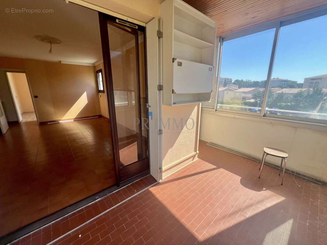 2 pièces Fréjus avec loggia, cave et parking, à rénover, pro - photo 4