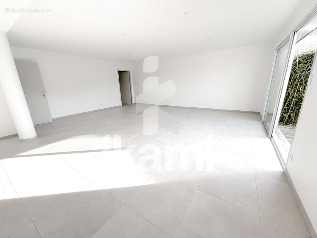 Appartement à SAINT-DONAT-SUR-L'HERBASSE