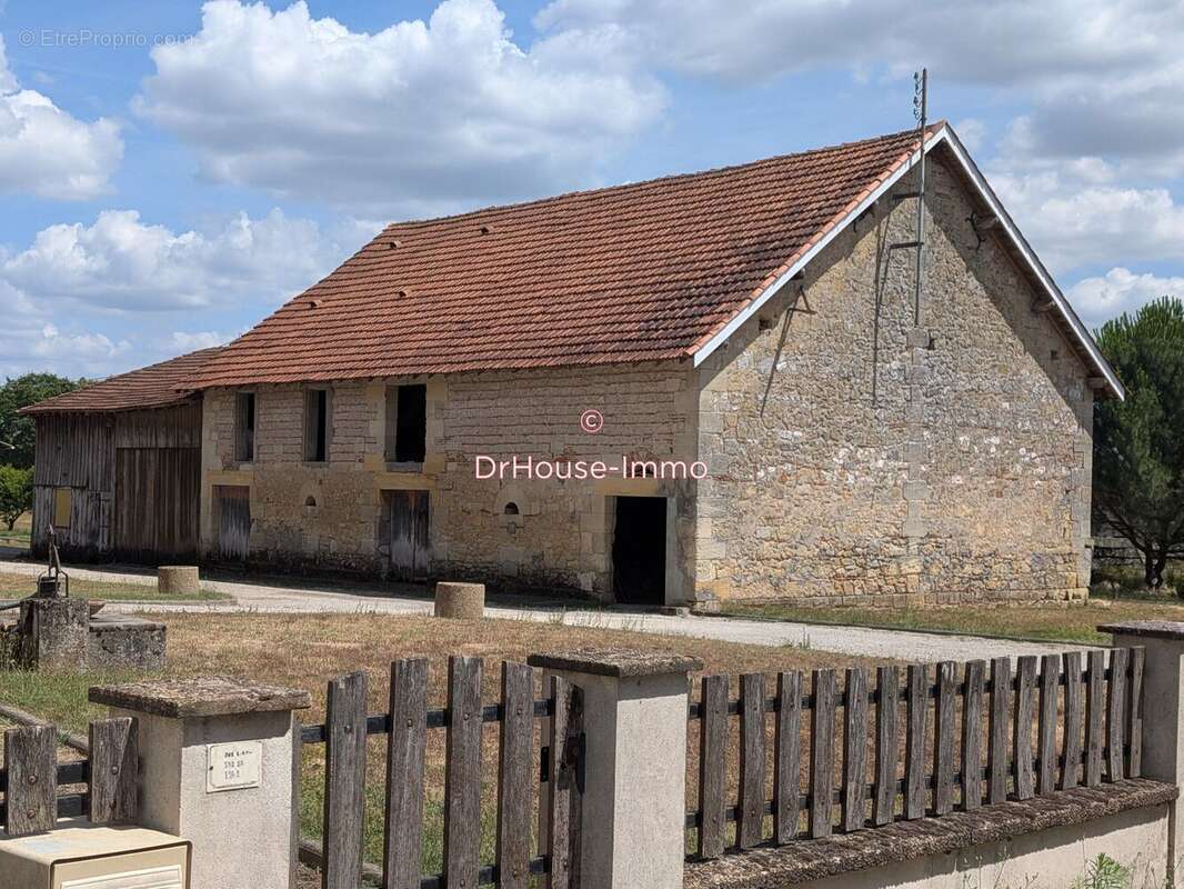 Maison à SAINT-PIERRE-D'EYRAUD