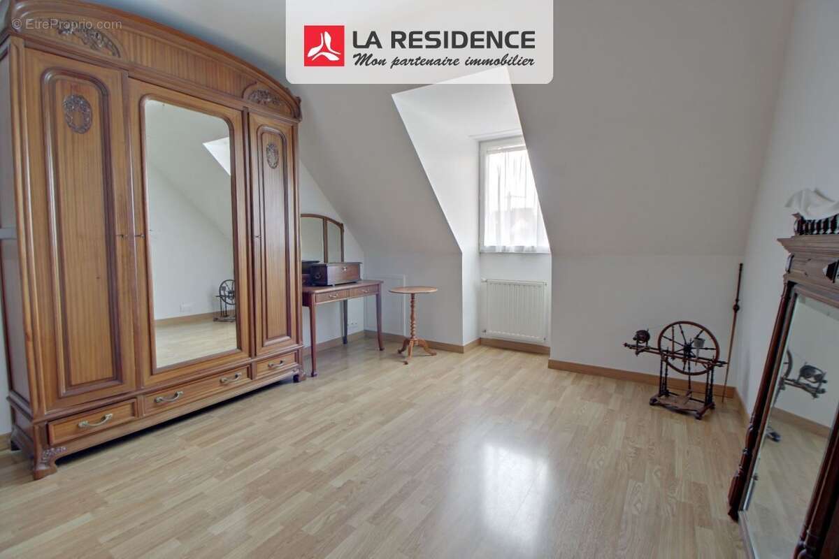 Maison à LES CLAYES-SOUS-BOIS