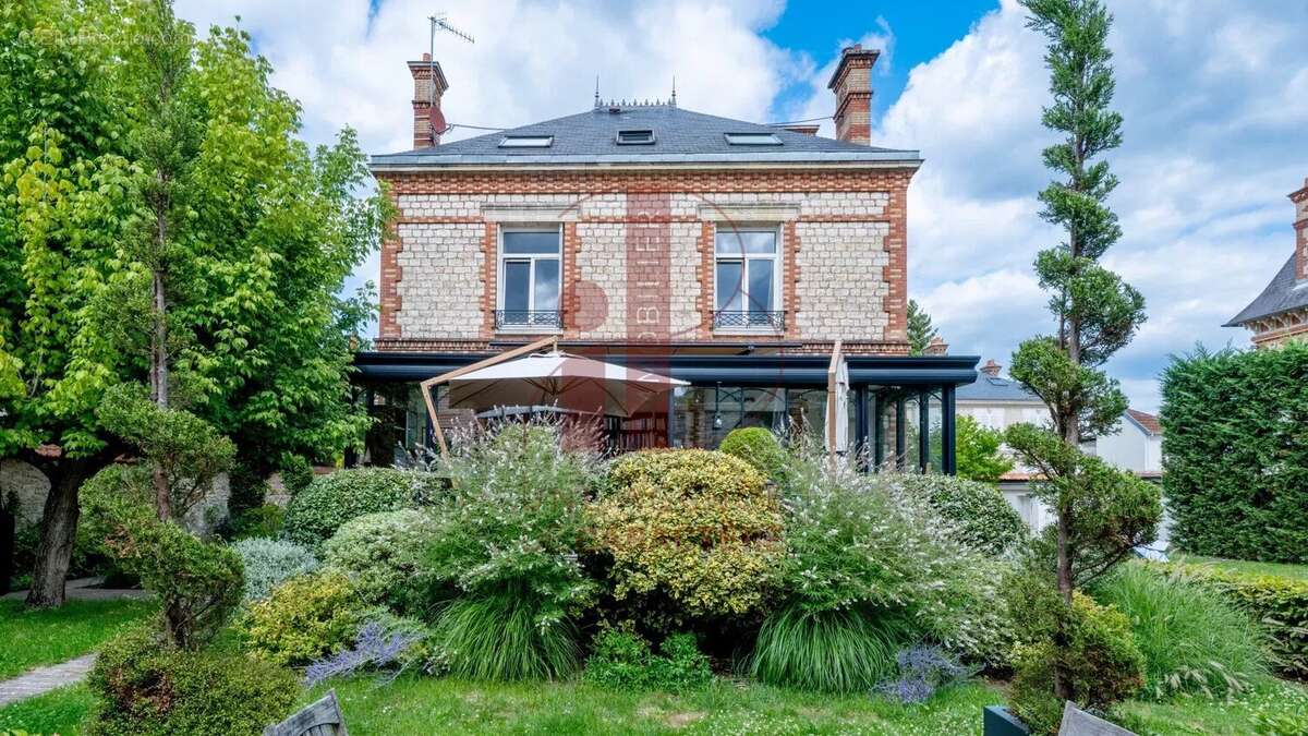 Maison à FONTAINEBLEAU
