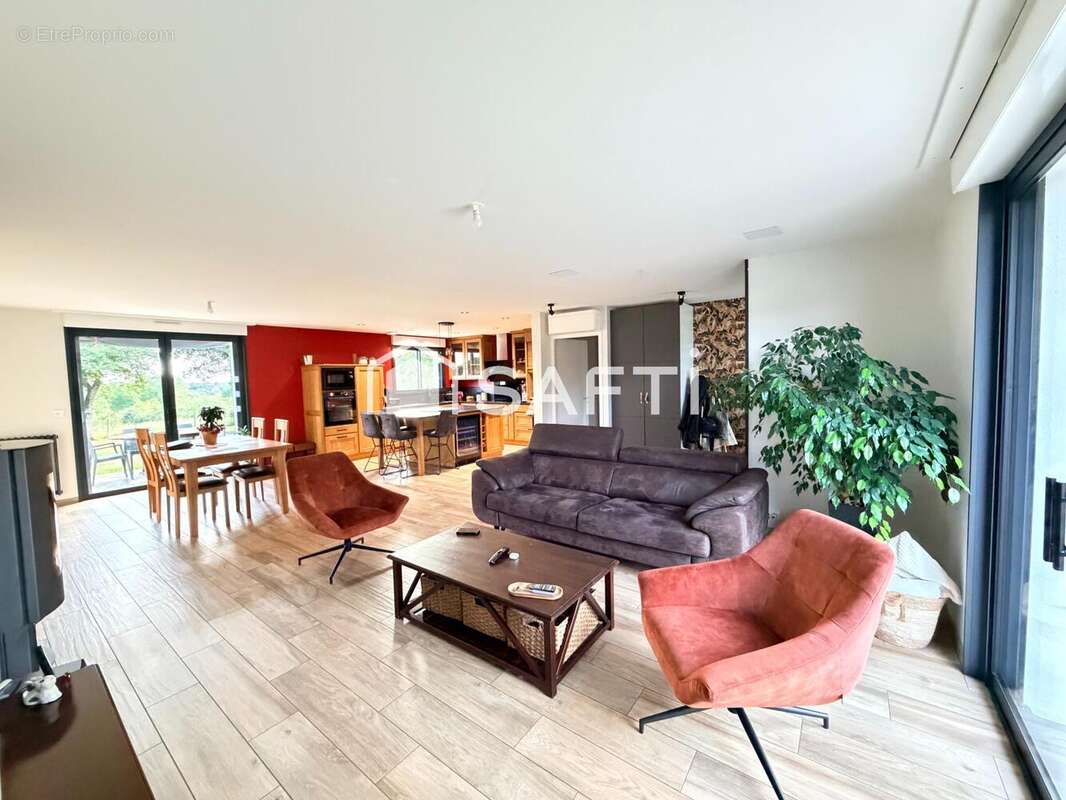 Maison 158 m² à Chateau-Larcher  - photo 3