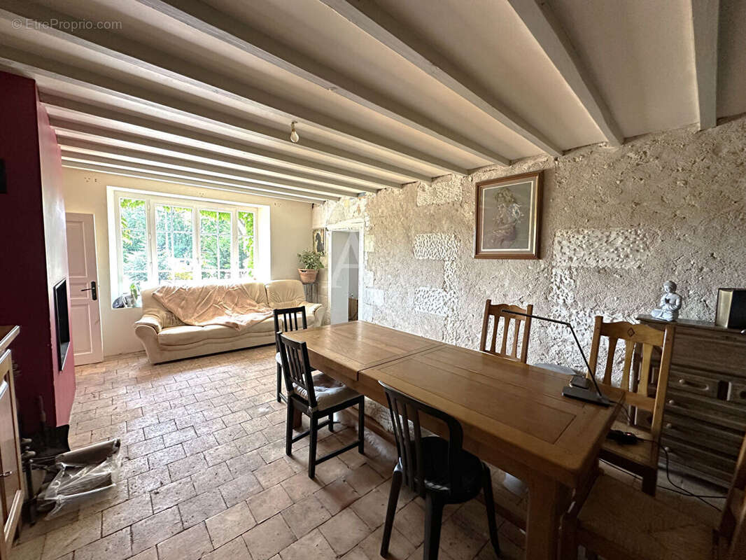 Maison à VALLIERES-LES-GRANDES