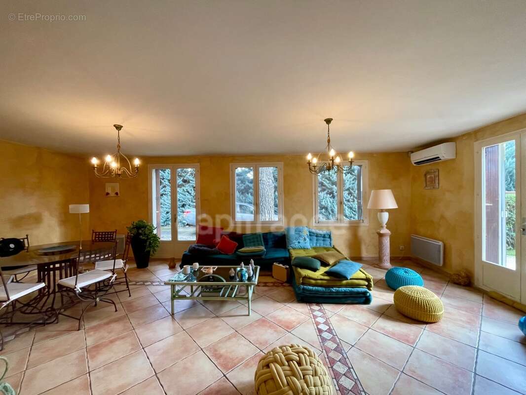 SAINT-SATURNIN-LÈS-APT – Propriété d’exception au cœur du Luberon, piscine et tennis privé Terrain de 5800 m² - photo 2