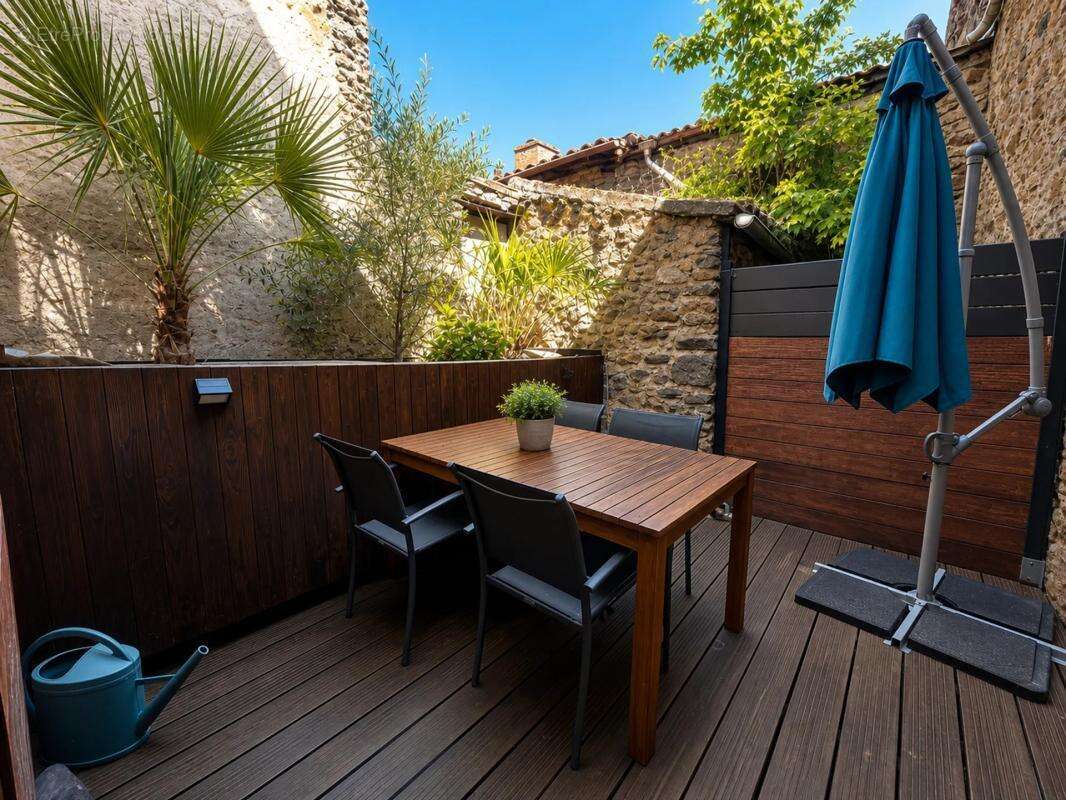 Immeuble rénové 250 m² situé à Ardes - photo 8