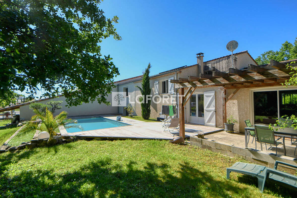 Propriété de 191 m² avec deux habitations indépendantes, piscine et hangar de 140 m² à vendre à Montans - photo 2