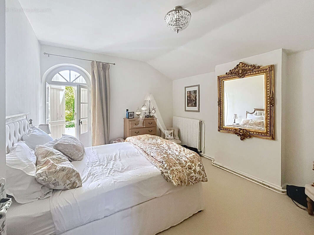 Élégante maison en pierre avec vue dégagée sur la rivière, piscine - photo 10