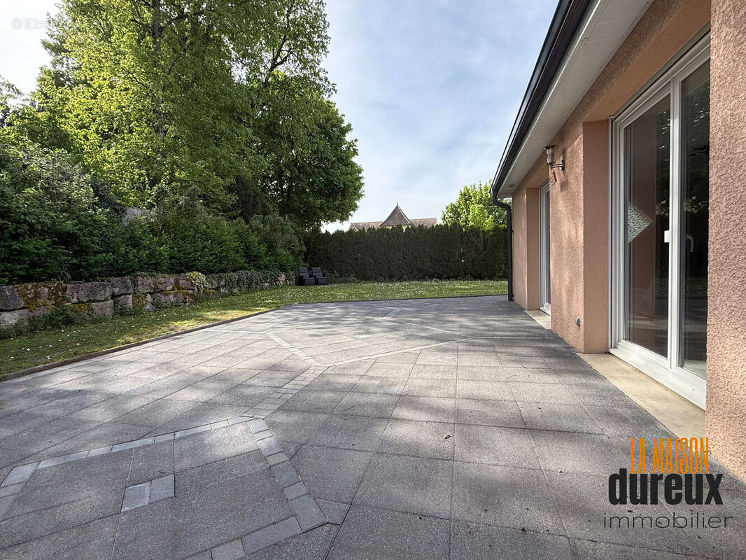 Maison 101 m² à Arc-Les-Gray  - photo 2