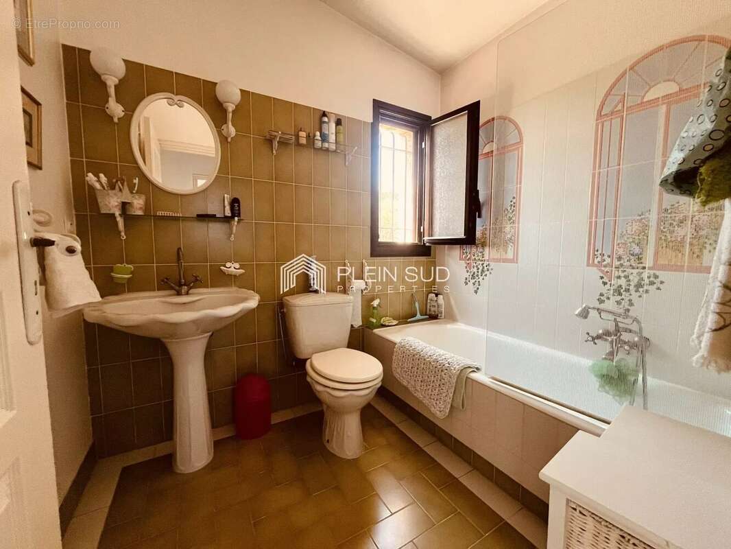 Antibes, superbe maison sur les hauteurs. - photo 20