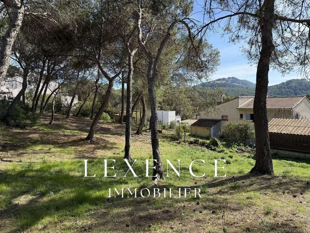 Terrain à VENTABREN