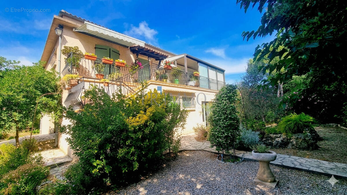 Maison à LE MUY