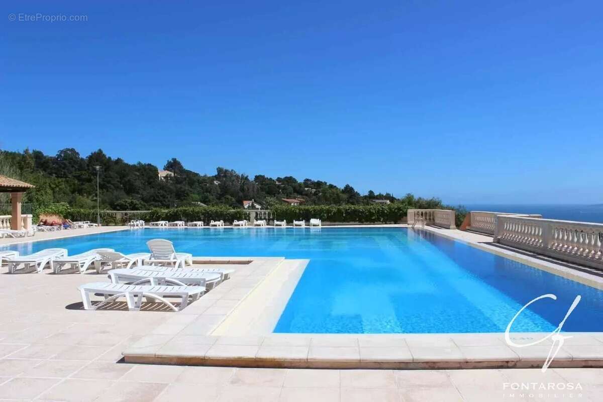 Appartement à ROQUEBRUNE-SUR-ARGENS