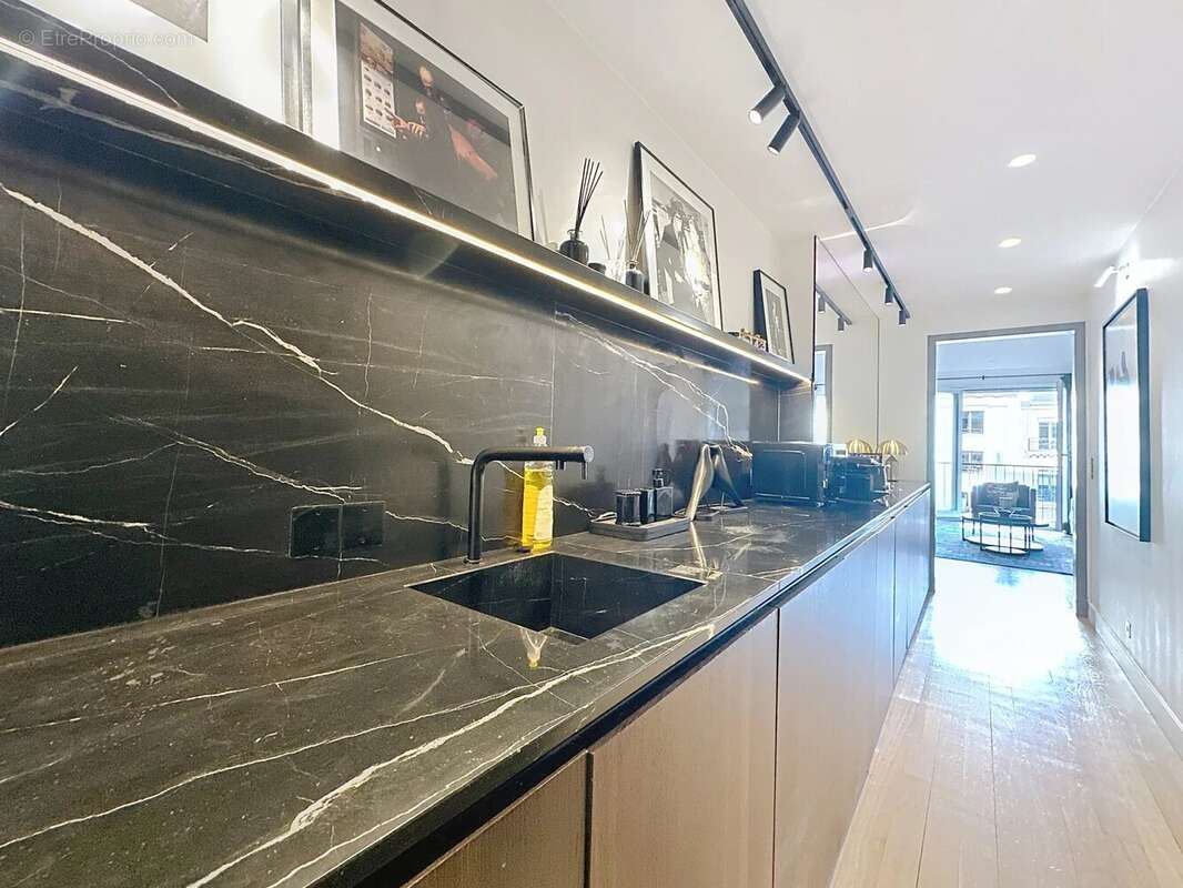 Appartement à PARIS-8E