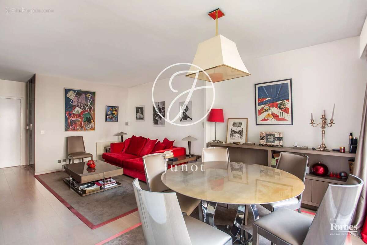 Appartement à PARIS-16E