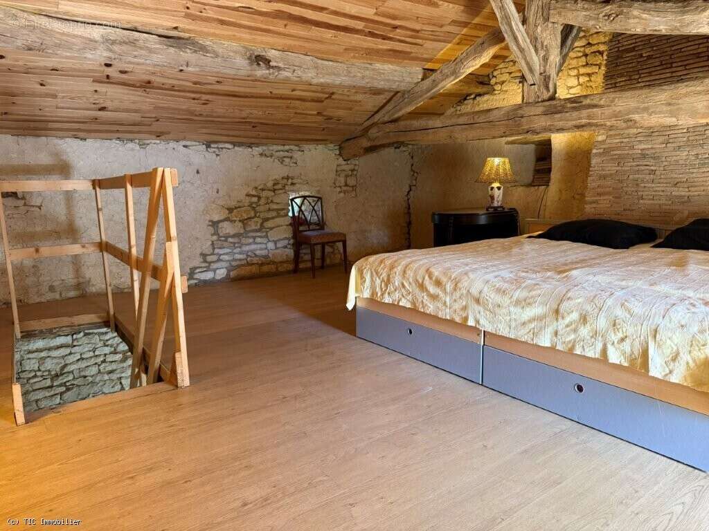 Maison à CHAMPAGNE-MOUTON