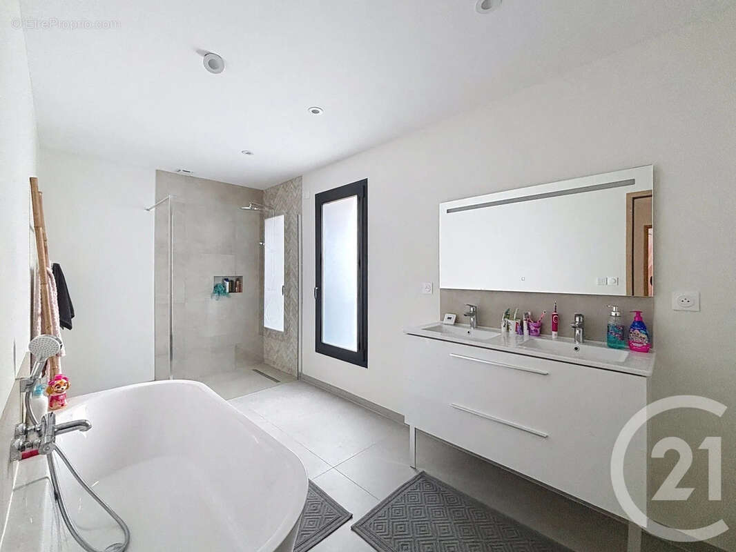 Maison à SAINT-ANDRE-LES-VERGERS