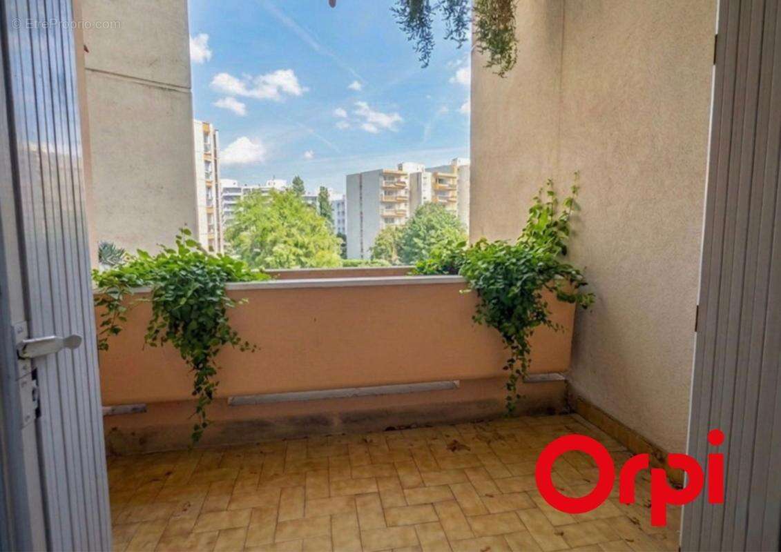 Appartement à LYON-8E
