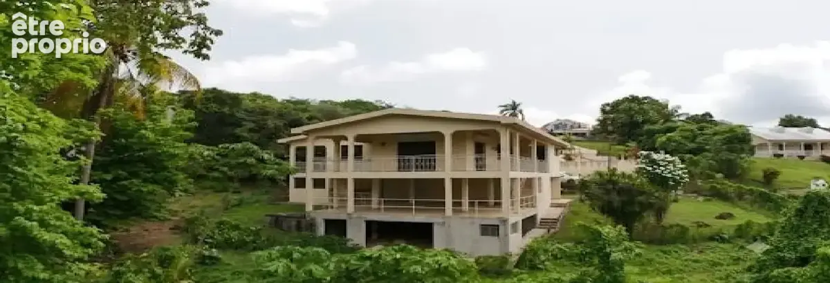 Villa Le LAMENTIN  sur 2000 M² - photo 1