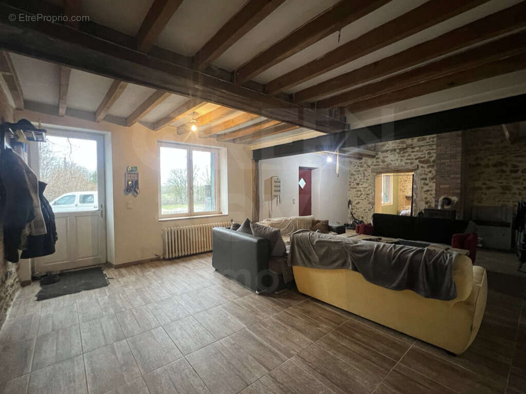 Maison à SAINT-AMAND-EN-PUISAYE