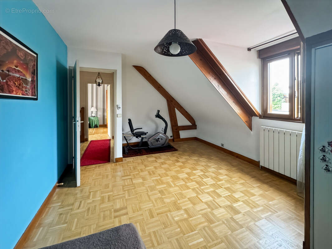COURBEVOIE 92, Rue Hoche - Maison familiale avec jardins de 111m2 habitables + plus de 52m2 d'annexes (garage - photo 24