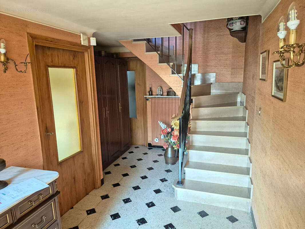 Maison à HALLENNES-LEZ-HAUBOURDIN