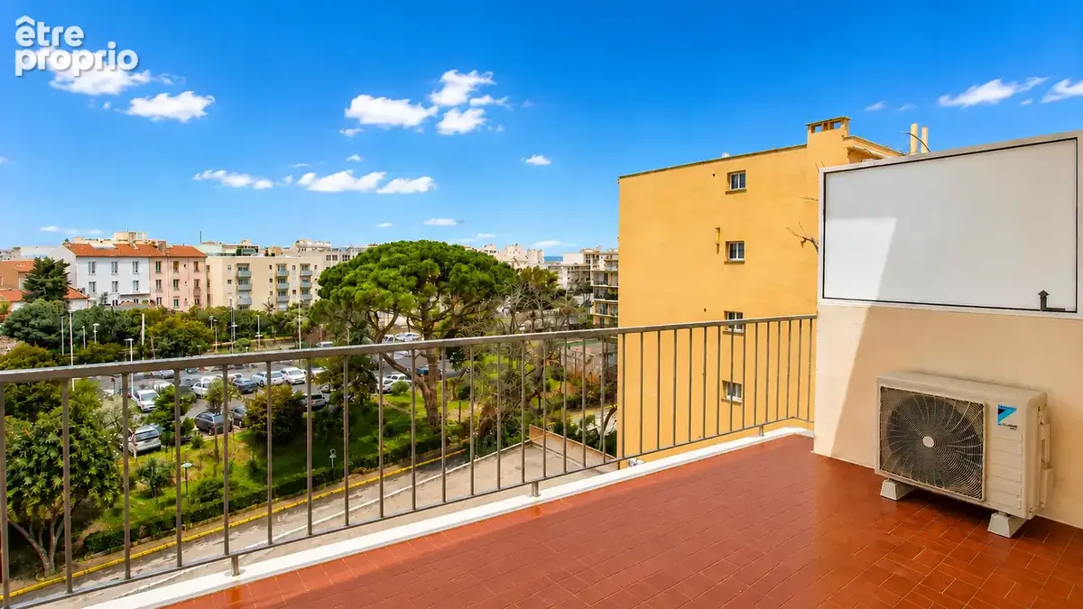 Juan les Pins F2 de 44.5 m2 + terrasse - photo 2