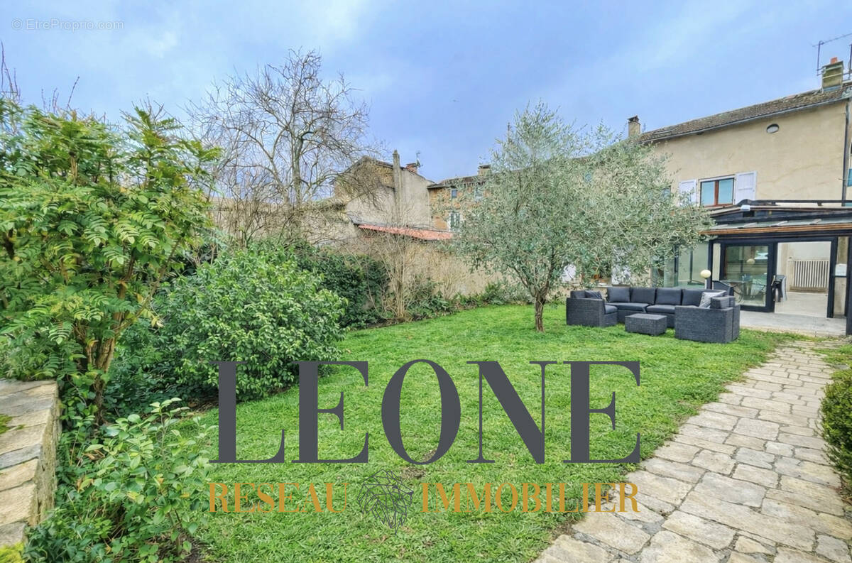 Maison à ORLIENAS