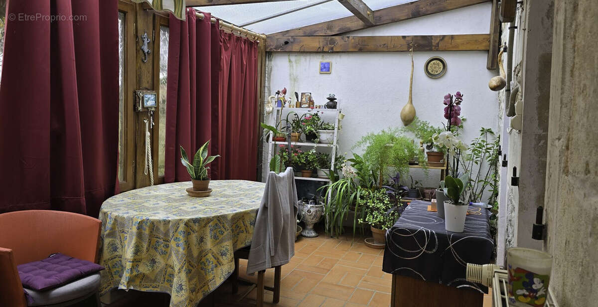 Maison à SAINT-GENIS-DE-SAINTONGE