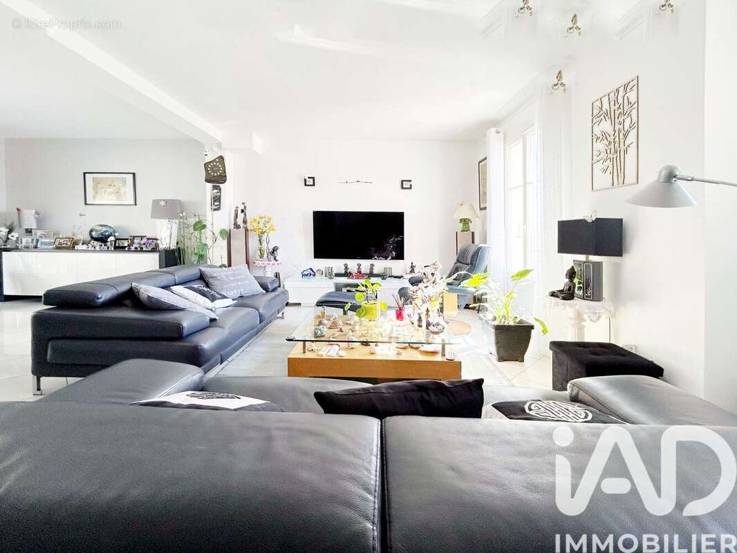 Maison 150 m² à Fontenay-Le-Fleury  - photo 6