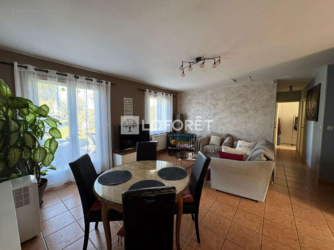 Maison à ESTREES-SAINT-DENIS