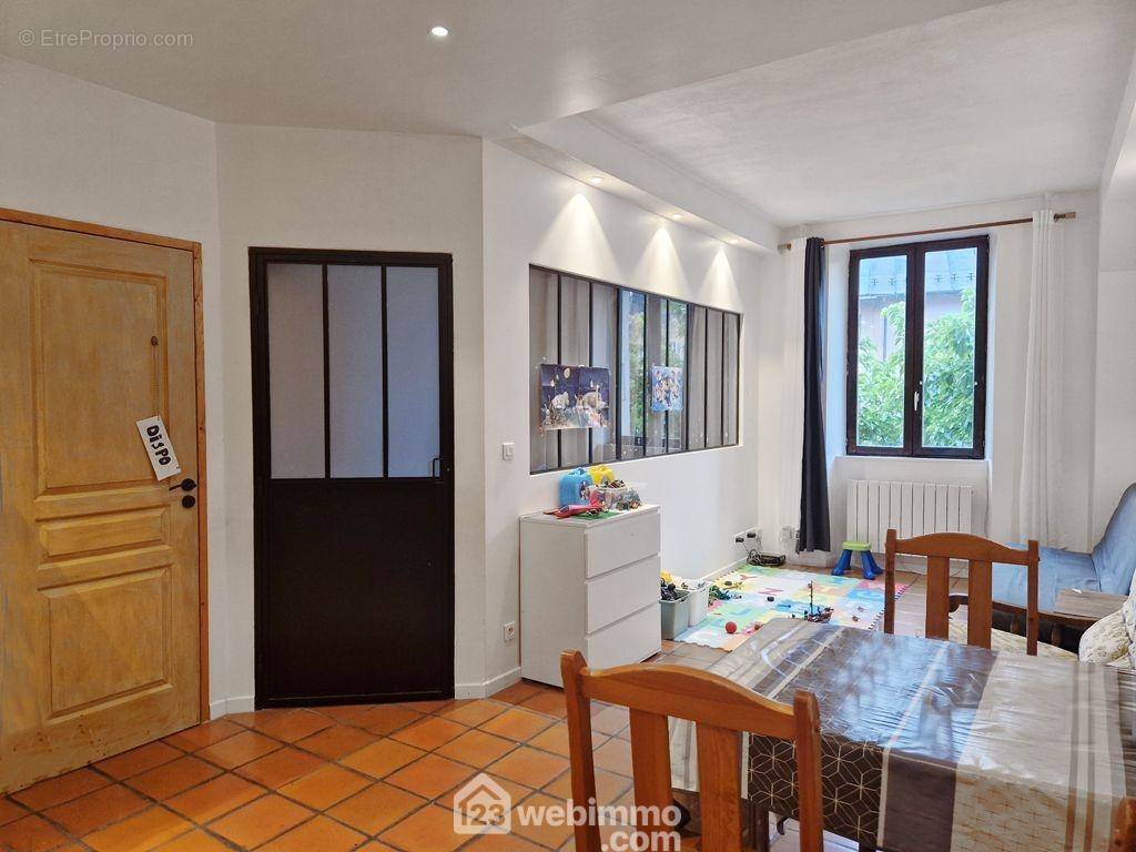 Appartement T3 de 71m² dans la cité médiévale de Conflans. - Appartement à ALBERTVILLE