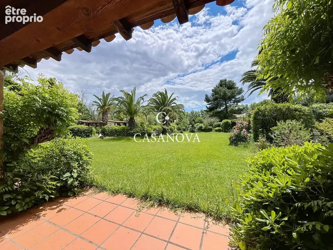 Aux portes de PEZENAS, maison de caractère sur un superbe terrain CONSTRUCTIBLE et DIVISIBLE de 3300 m². A 25 mn du bord de MER, - photo 6