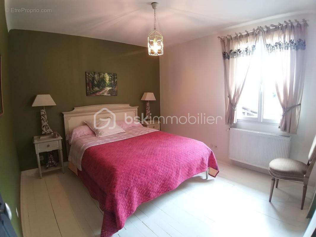 Maison à SAUGNAC-ET-CAMBRAN