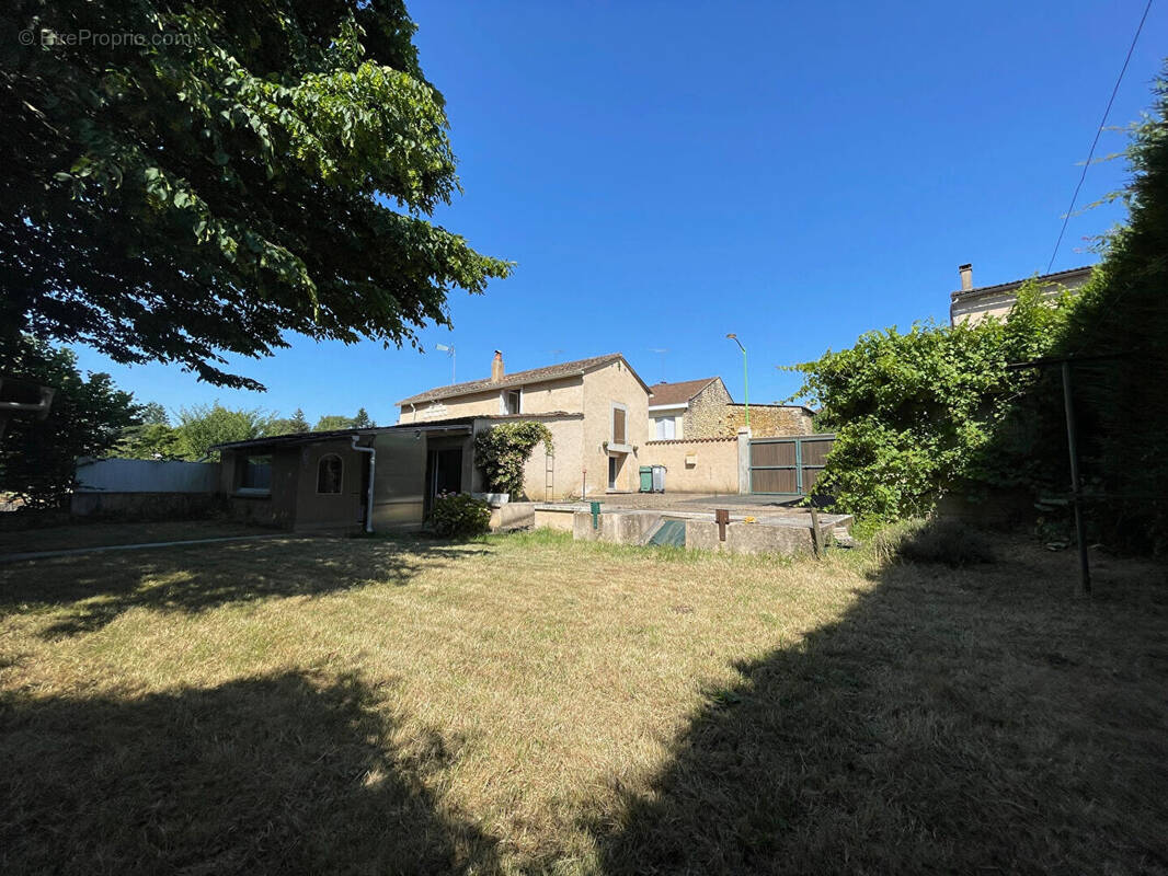 Maison à FONTAINE-LE-COMTE