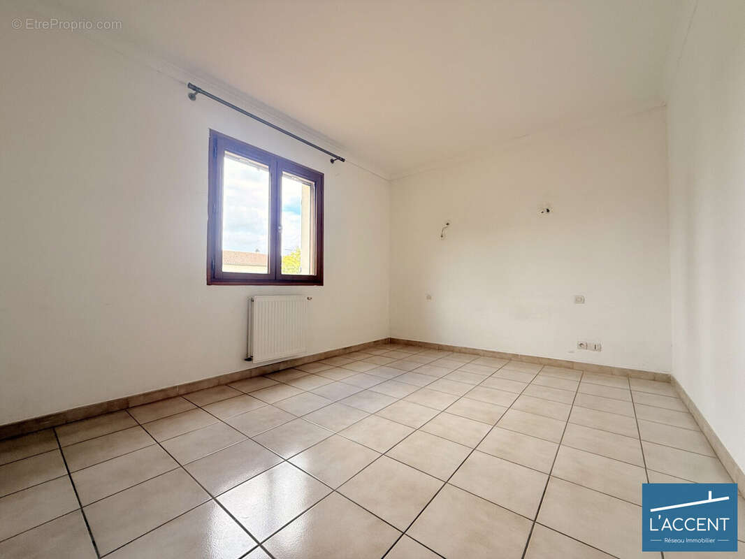 Chambre 2 - Maison à VERGEZE