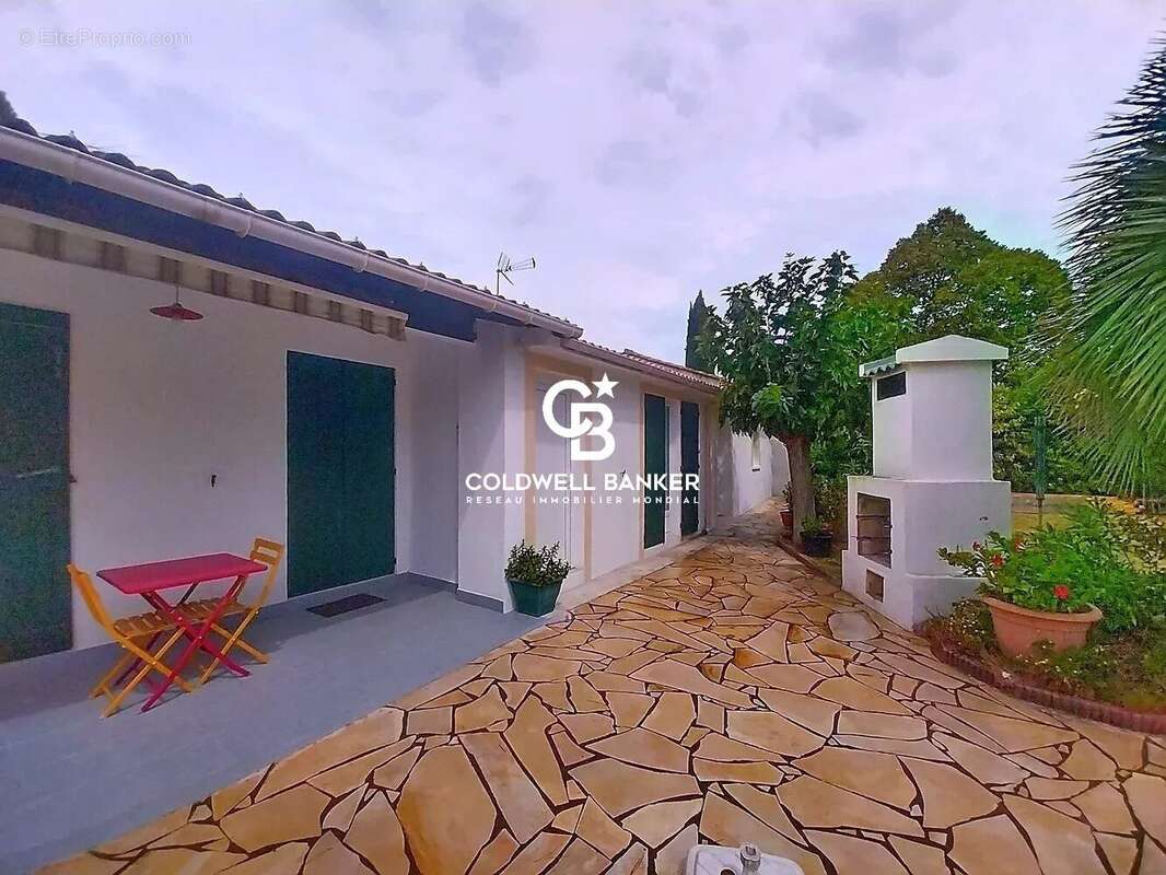 Maison à ROQUEBRUNE-SUR-ARGENS