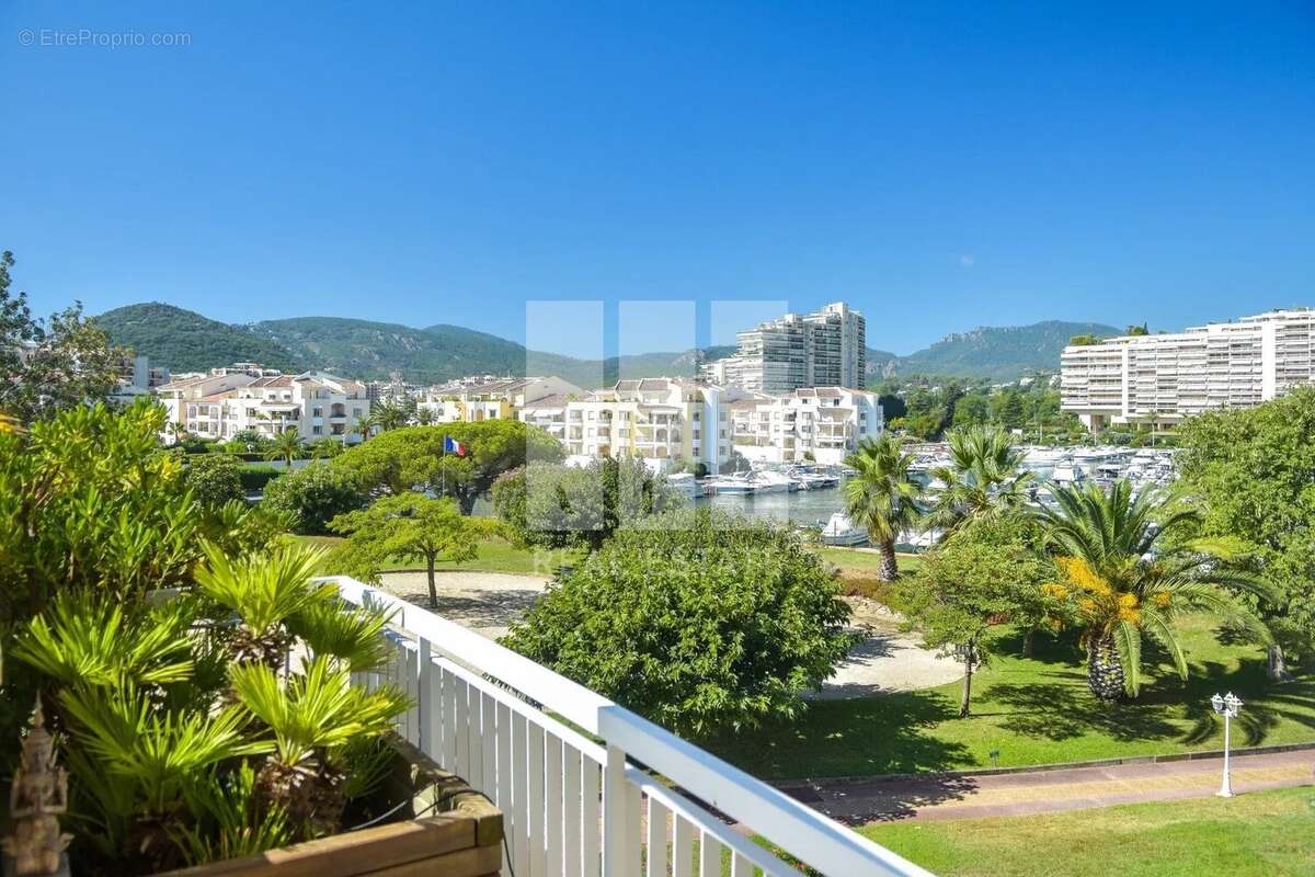 Appartement à MANDELIEU-LA-NAPOULE