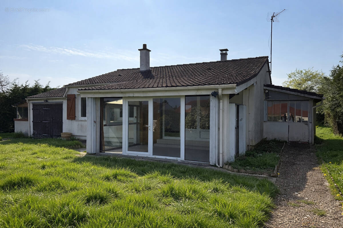 Maison à SAINT-LUBIN-DES-JONCHERETS