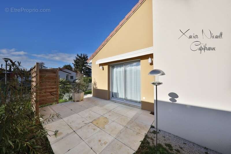 Maison à CHARNAY-LES-MACON