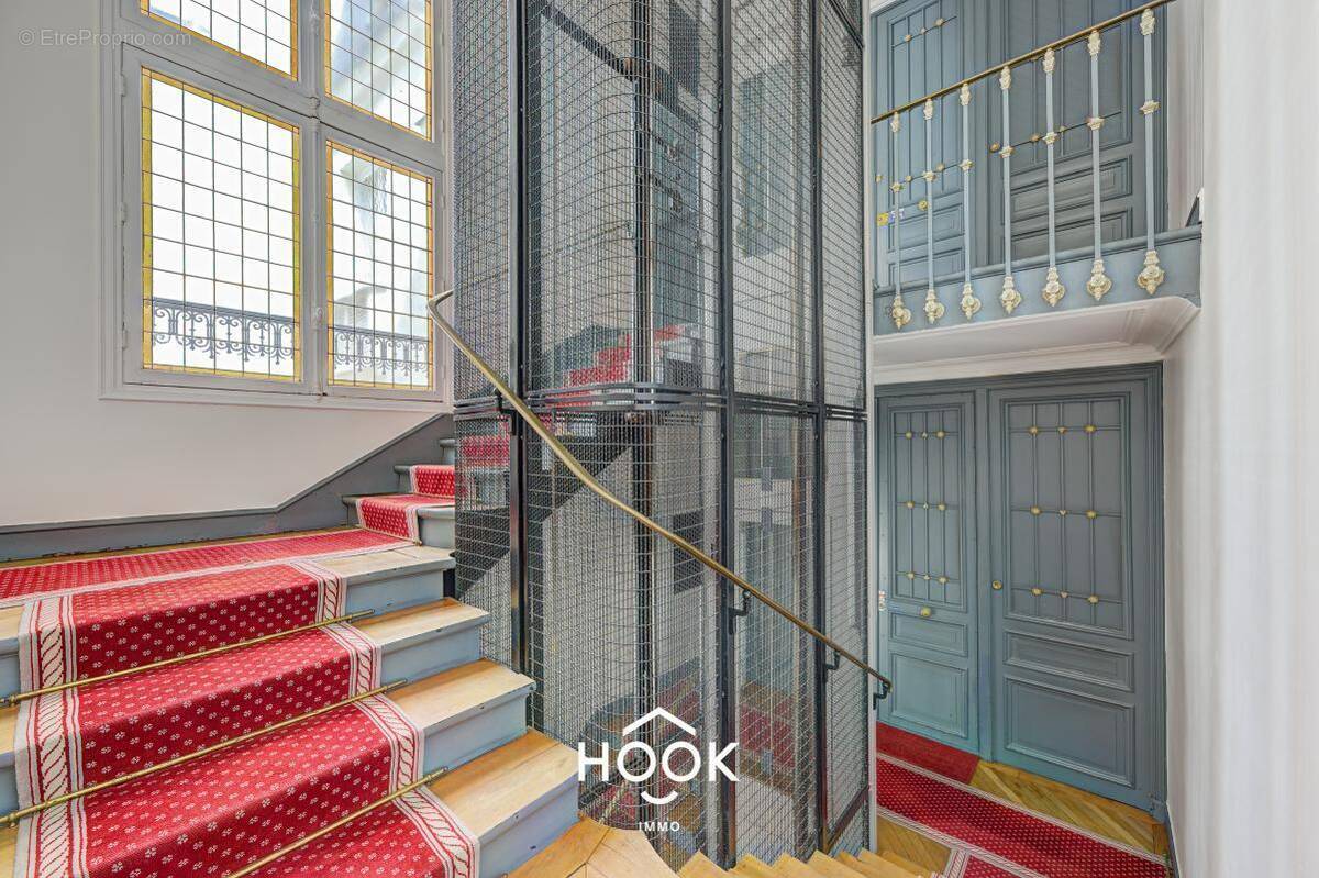 Appartement à PARIS-16E