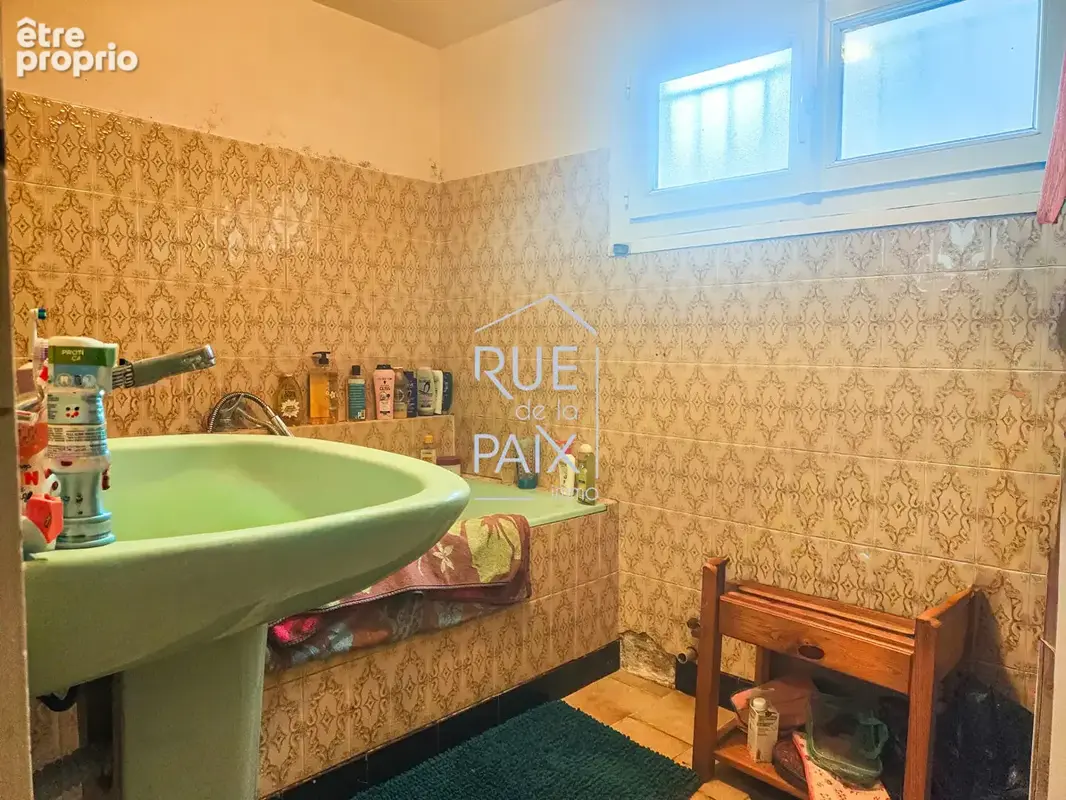 Immeuble Mirebeau 358 m2 - 6 logements + dépendances - photo 6