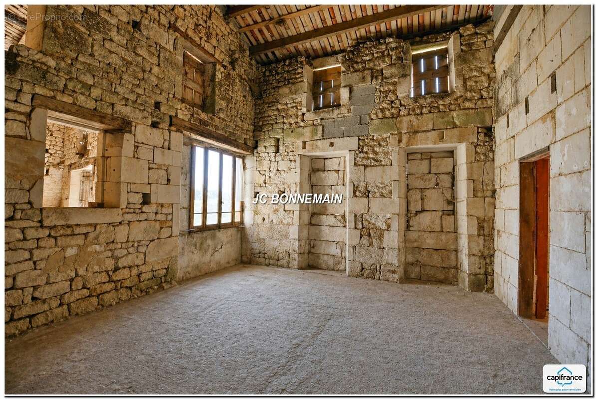 A vendre sur 1,14 Ha - Maison 1 à Réhabiliter 200 m² / Maison 2 Habitable Immédiat CHERMIGNAC (17) - photo 18