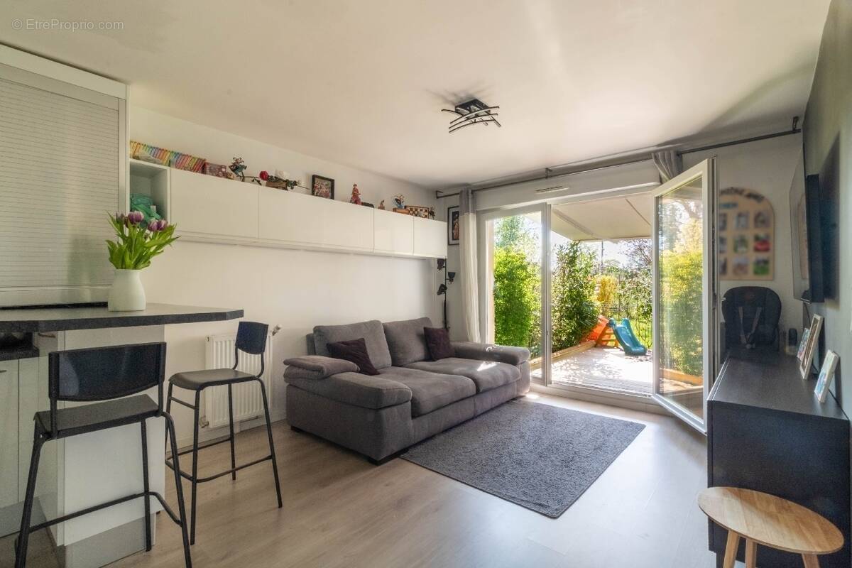 Appartement à SAINT-THIBAULT-DES-VIGNES
