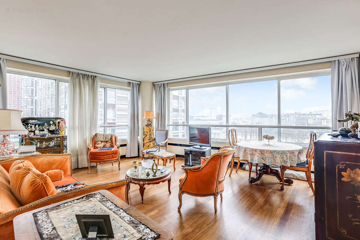 Appartement à PARIS-15E