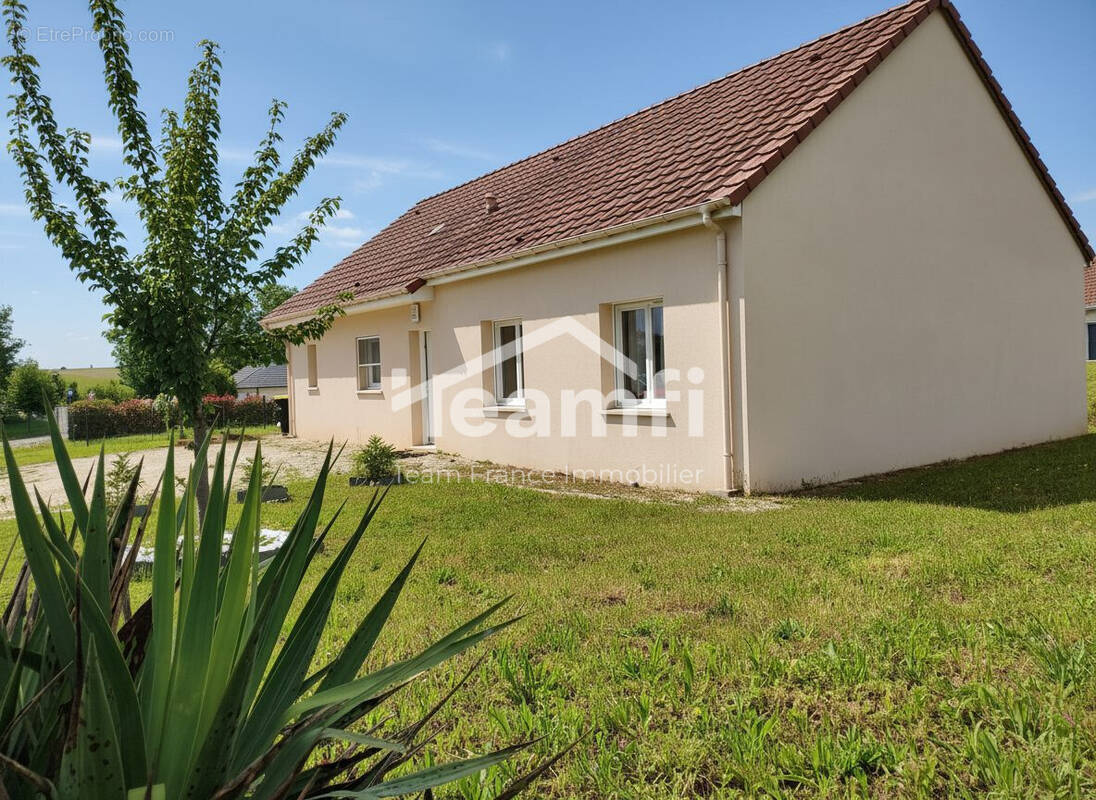 Maison à MORTHOMIERS