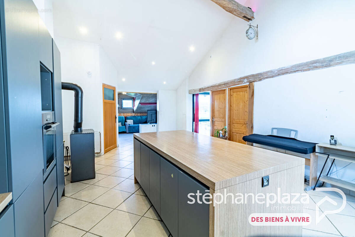 Maison à LESCHEROUX