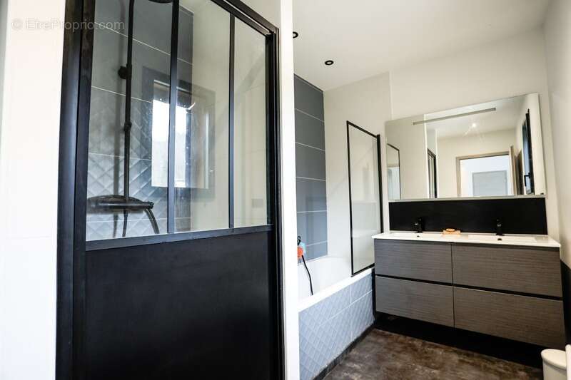 Maison 5 pièces - 137 m² - SAINT MAURICE (63270) - 405 000 euros - photo 13