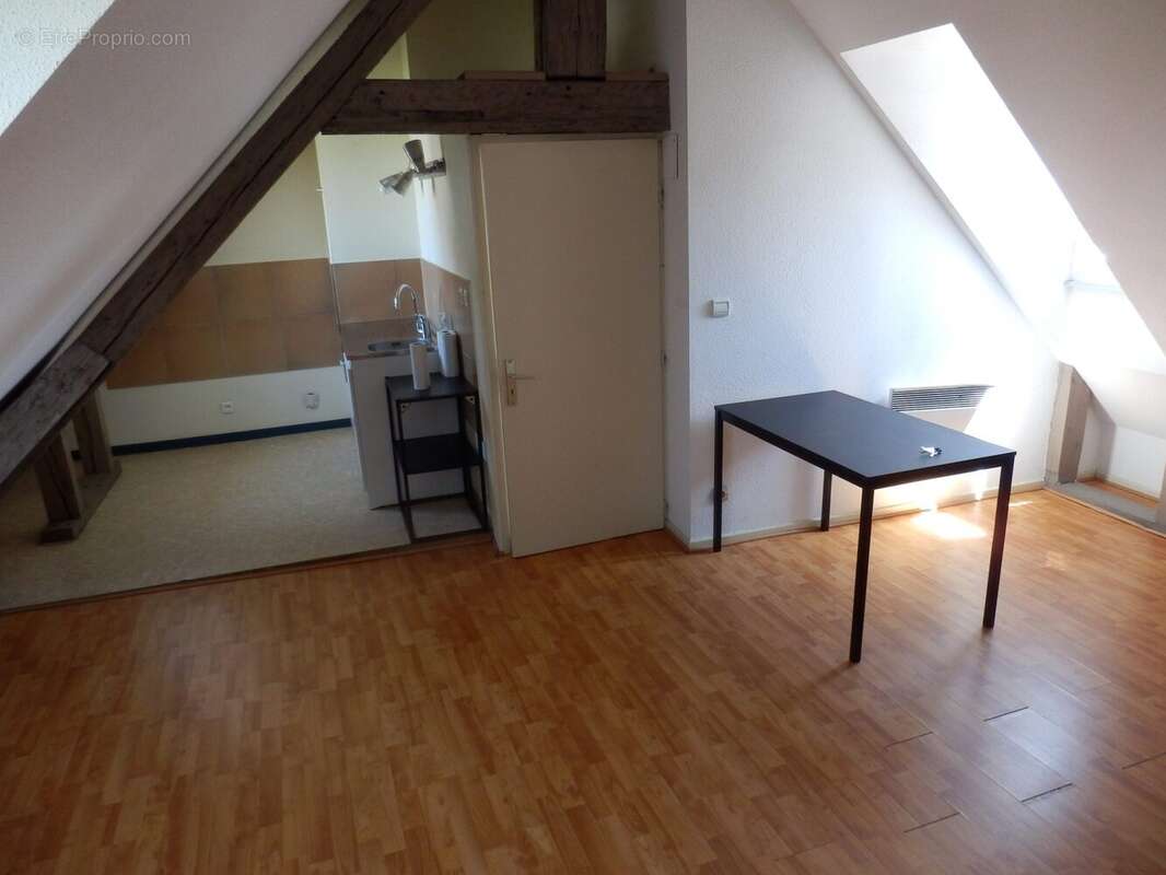VUE SEJOUR VERS CUISINE  - Appartement à STRASBOURG